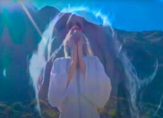 Discípulas de INRI CRISTO cantan «Contigo Aprendí»